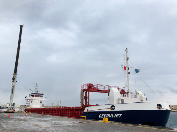 MV Geervliet - Loading of Project Cargo 