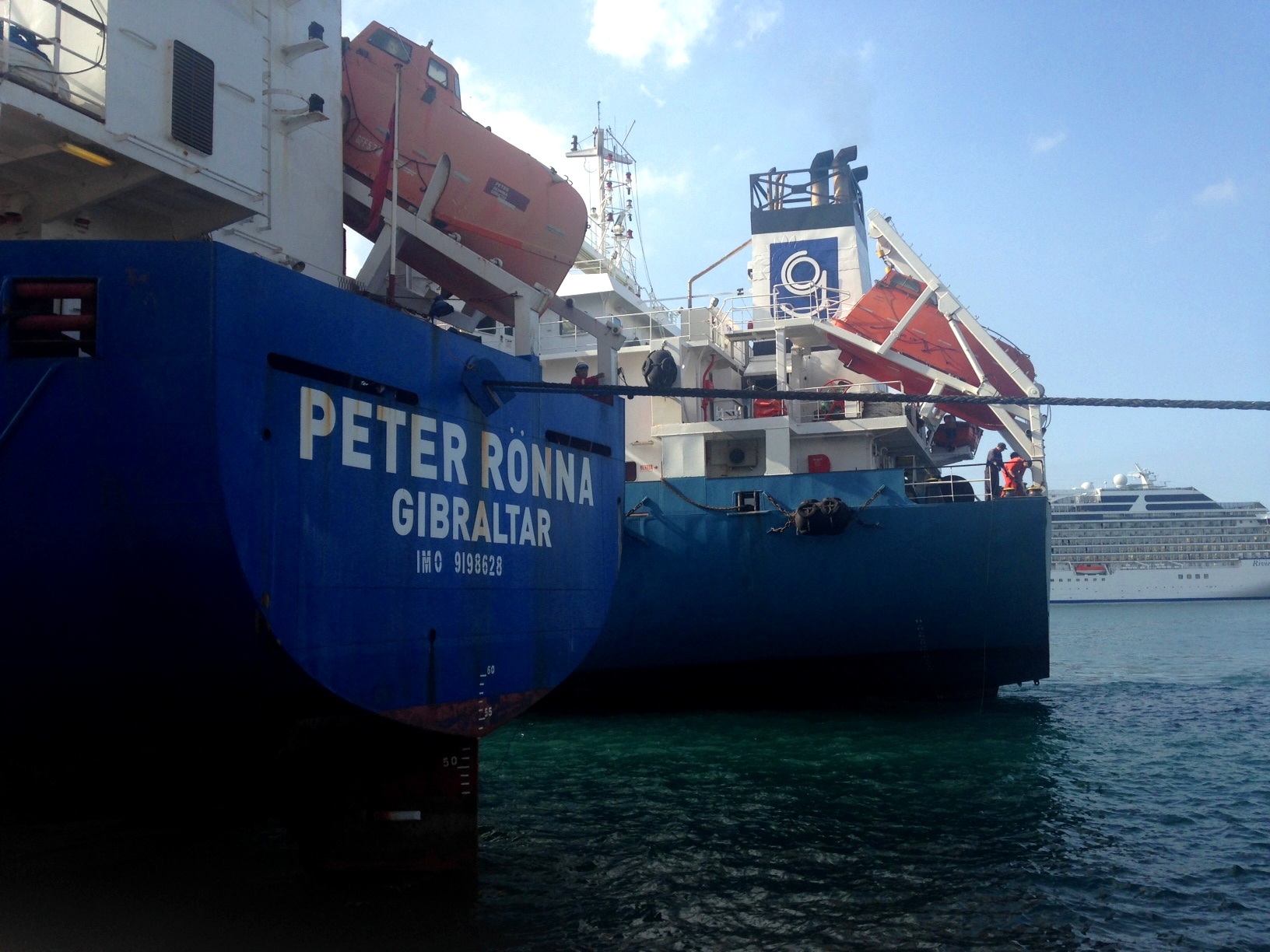 MV Peter Roenna - Bunkering Inside Port 